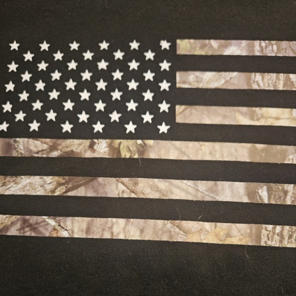 Mossy OAK UNISEX Youth T Shirt. Size 14. American FlagNew Tags On. ONLY 2 LEFT!!